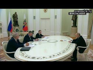 Лидер ЛДПР Леонид Слуцкий и лидер КПРФ Николай Харитонов лично поздравили Владимира Путина на встреч