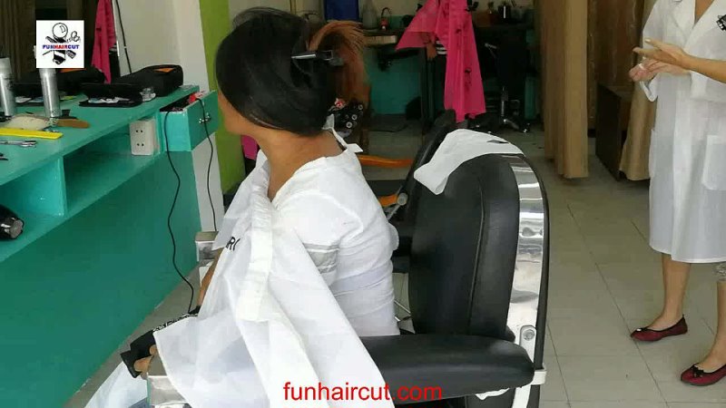 FUNHAIRCUT channel Lady long hair to short bangs and