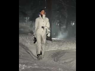 Ирина Шейк в СанктМорице на показе Moncler и Виктория Шелягова в Апатитах в Louis Vuitton.