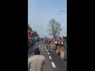 ️Un cazabombardero Su-22M4 de la Fuerza Aérea Polaca🇵🇱 estuvo provocando una pesadilla entre los participantes en las protestas