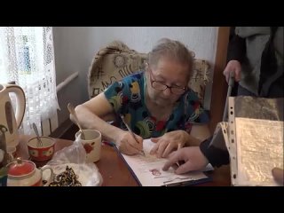 В Мелитополе полицейские вручили паспорта гражданин России маломобильным пенсионерам