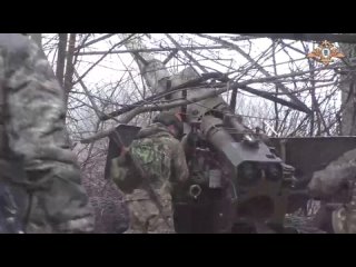 ‼️🇷🇺💥Артиллерия бригады “Кальмиус“ продолжают перепахивать опорники боевиков на Донецком направлении

Расчет орудия 2А36 “Гиацин