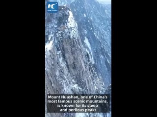 Невероятные пейзажи заснеженной горы Хуашань в провинции Шэньси на северо-западе Китая.