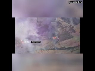 Догорающие обломки вертолета ВСУ, который был сбит силами Армии России на границе Харьковской и Белг