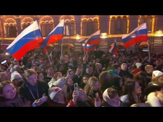 Владимир Путин выступил на концерте по случаю воссоединения Kpыма и Ceвастополя с Россией ()