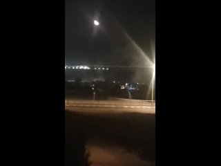 Imgenes adicionales del momento en que los drones impactaron en una base naval sionista en Eilat, en el sur de la ocupada #Pale