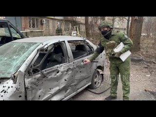 Последствия обстрела центра Донецка.Снаряд калибром 155 мм разорвался  в Ворошиловском районе. Боеприпас был осколочный,