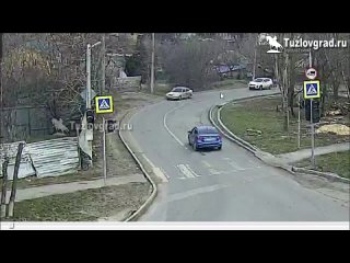 В Новочеркасске водитель заснул за рулем и врезался в столб