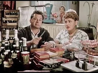 Конфеты Кис-кис 2 кг. Где Кис-кис Фрагмент из фильма Королева бензоколонки, 1962 году. кино СССР