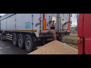 ️🇺🇦🇵🇱 Le maire de Lvov, Andrei Sadovoy, a qualifié les agriculteurs polonais qui ont déversé des céréales ukrainiennes de leurs