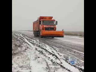 Продолжается обработка дорог общего пользования противогололедными материалами