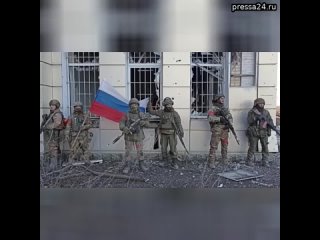 Бойцы 35-й отдельной мотострелковой бригады 41-й армии ЦВО установили флаг России на ж/д вокзале Ав
