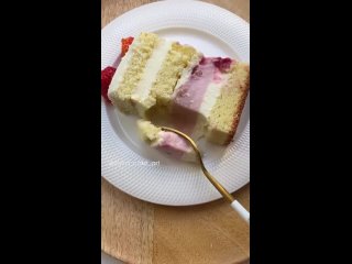 Торт с Клубничным Чизкейком ❤ Видео от Помощник Кондитера (Рецепты, макеты, торты)