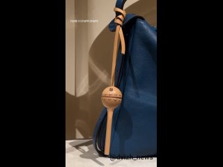Самый модный аксессуар сезона: подвеска от Fendi в форме чупа-чупса

Самый привлекательный аксессуар сезона - подвеска от Fendi