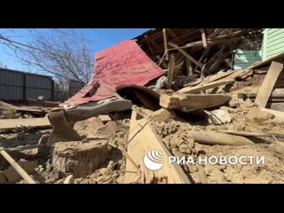 Украинские боевики при утреннем обстреле Углегорска применили РСЗО HIMARS, полностью разрушен двухэтажный дом, передает корреспо