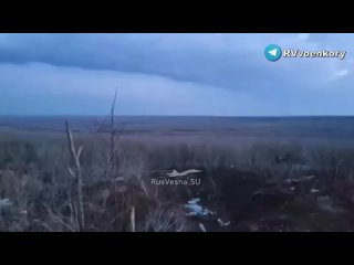 🚨🇷🇺💥В бойцах Вооруженных сил Украины замечается, что сотни боеголовок бомбы РБК-500 выпадают на их позиции.