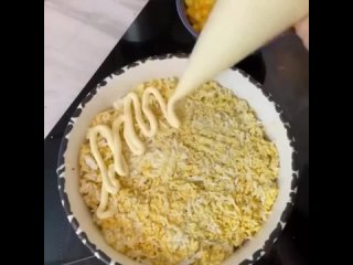 Салат с копченым сыром