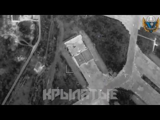 Поражение украинского учебно-боевого Л-39 «Альбатрос» ударом «Ланцета» прямо на аэродроме. Дрон прилетел в хвост самолету.