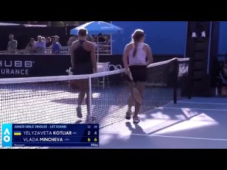 Минчева и Котляр пожали руки после первого круга юниорского Australian Open.
