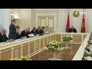 Лукашенко: Мы что, булочки пополам разрезать не можем?!
