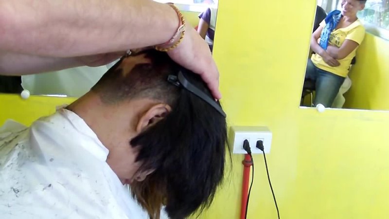 FUNHAIRCUT channel - Barbershop girl short buzzcut