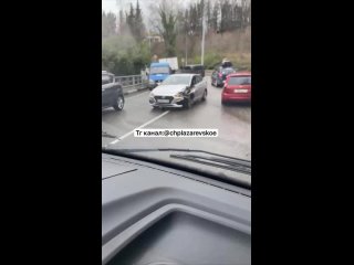 Авария на встречке в Лазаревском районеНа федеральной трассе в районе посёлка Якорная щель автомобиль  Hyundai в повороте вы