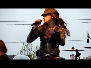 Halestorm - Slave To The Grind (Skid Row cover, Lzzy Hale, live )