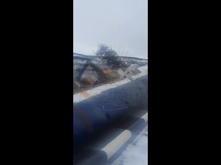 Очевидцы публикуют кадры идущего ко дну судна «Заполярье» в порту Мурманск