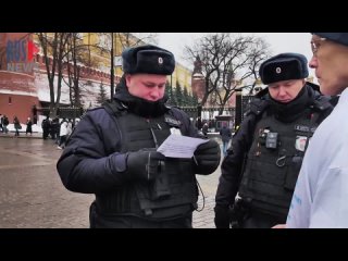 Полицейские задержали провокатора журналистку RusNews Юлию Петрову _ Москва