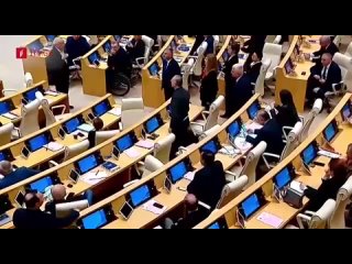 Драка в парламенте Грузии из-за попыток правящей партии принять закон об иностранных агентах, который ограничит деятельность про