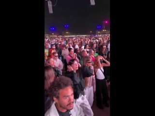 a video clip of jennie in the crowd for brockhampton