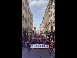 В Париже прошла первая, в своём роде, антивоенная демонстрация в Европе, после сообщения Макрона отправить ВС Франции на Украину