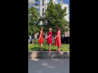 Девочки в красном)!