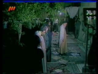 Imam Khomeini priant pour Maghrib dans les années 80.