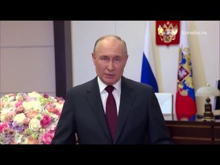 Владимир Путин поздравил российских женщин с Международным женским днём