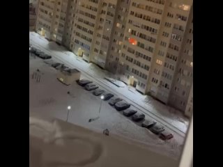 Шашлыки на балконе решили пожарить жильцы многоэтажки в Академическом. Это заметила соседка и вызвала пожарных