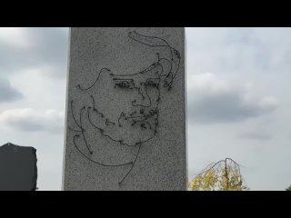 Необычный интересный памятник на могиле Дмитрия Брусникина _Троекуровское кладбище 🙏🏻