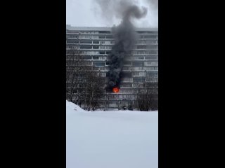 После пожара в жилой многоэтажке в микрорайоне Северное Чертаново Москвы погиб мужчина 1950 года рождения. Причина возгорания ус