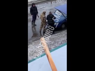 В Оренбуржье в Акбулаке отобрали у мужика в форме отобрали автомат