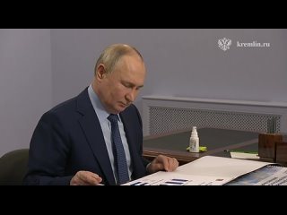 🌟 Владимир Путин проводит рабочую встречу с губернатором Тверской области Игорем Руденей.