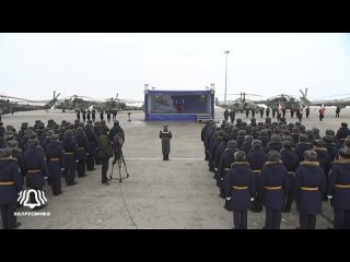 Владимир Путин на аэродроме Чкаловский вручил государственные награды воинским частям