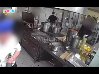 🇷🇺 На кухне предприятия в 1-м Волоколамском проезде незадаливый повар опрокидывает на себя кастрюлю