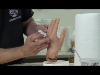 Окрашивание силиконовой руки по поверхности / Как покрасить силикон