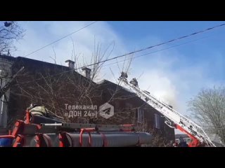 ️10 человек эвакуировали в Ростове из двухэтажного горящего здания на ул. Ульяновской, 25