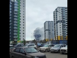 Мощный пожар в районе Волхонского шоссе — подписчики шлют видео с огромным столбом дыма. Ядовитое облако видно с разных точек