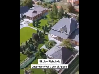 🇺🇦 These are the houses and villas of Ukrainian “servants of the people“