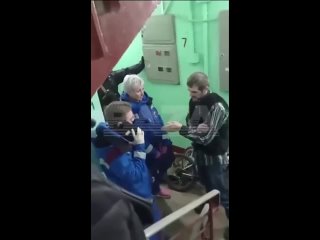 Дагестанец в Москве пытался напасть на местного жителя, застрял в лифте при попытке бегства и бросился на полицейских с ножом