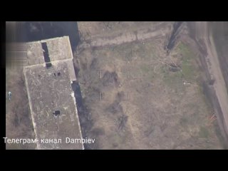 Отправка в стратосферу украинского минометчика. Уничтожение русским fpv-дроном украинского 120-мм миномета и одного из членов ра