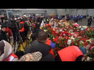 Сегодня, в день общенационального траура, возложил цветы у ТЦ Крокус Сити Холл