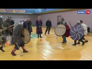 Ко Дню Защитника Отечества реконструкторы провели в Ельце чемпионат по историческому средневековому фехтованию